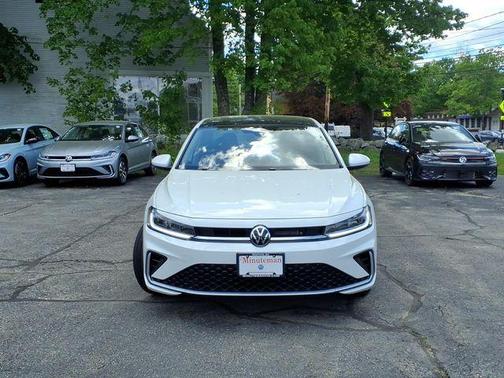 Opal White Pearl 2026 Volkswagen Jetta 1.5T SE