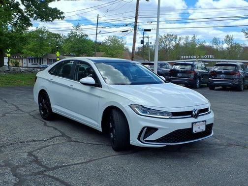 Opal White Pearl 2026 Volkswagen Jetta 1.5T SE