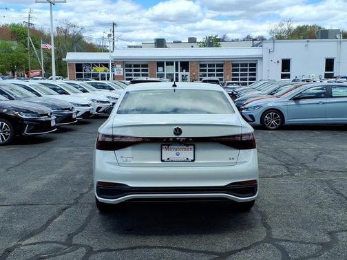 Opal White Pearl 2026 Volkswagen Jetta 1.5T SE