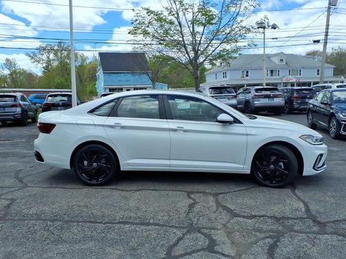 Opal White Pearl 2026 Volkswagen Jetta 1.5T SE
