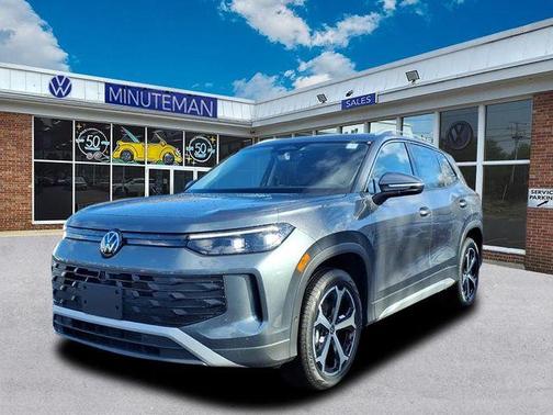Platinum Gray Metallic 2026 Volkswagen Tiguan 2.0T SE