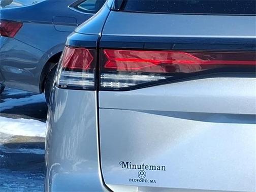 2025 Volkswagen Tiguan 2.0T SE