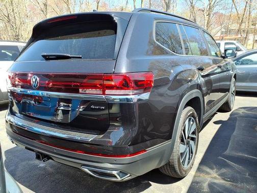 Deep Black Pearl Effect 2026 Volkswagen Atlas 2.0T SE W/TECHNOLOGY
