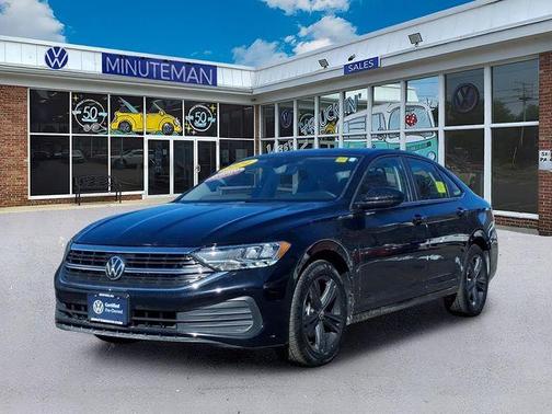 Deep Black Pearl Effect 2024 Volkswagen Jetta 1.5T SE