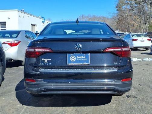 Deep Black Pearl Effect 2024 Volkswagen Jetta 1.5T SE