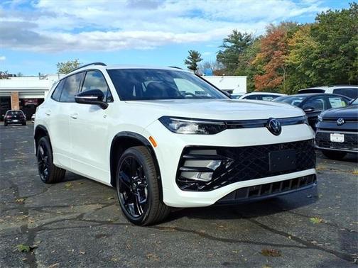 2025 Volkswagen Tiguan 2.0T SE R-Line Black
