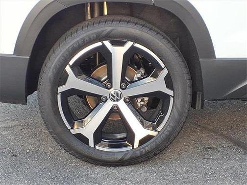 2026 Volkswagen Taos 1.5T SEL