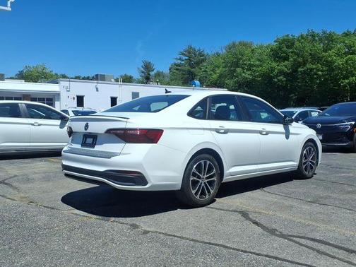 Pure White 2023 Volkswagen Jetta 1.5T Sport