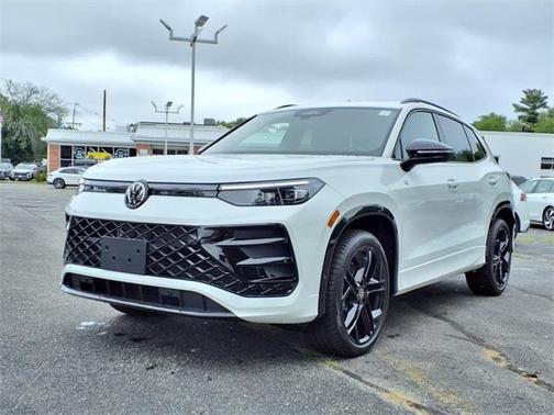 2025 Volkswagen Tiguan 2.0T SE R-Line Black