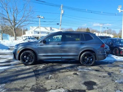 2023 Volkswagen Tiguan 2.0T SE R-Line Black