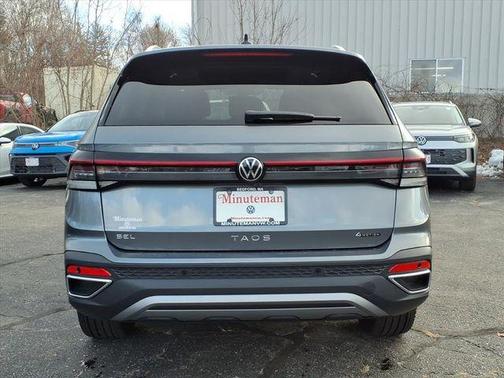Platinum Gray Metallic 2026 Volkswagen Taos 1.5T SEL