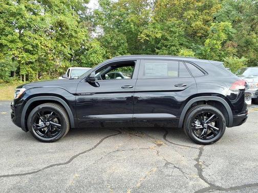 Deep Black Pearl Effect 2026 Volkswagen Atlas Cross Sport 2.0T SEL R-Line Black