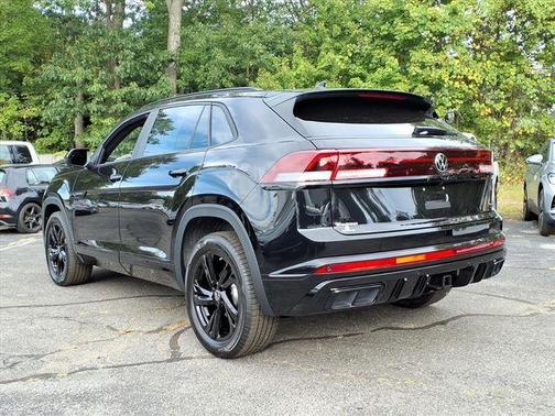 Deep Black Pearl Effect 2026 Volkswagen Atlas Cross Sport 2.0T SEL R-Line Black