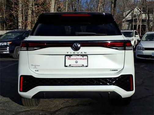 2026 Volkswagen Tiguan 2.0T SE R-Line Black