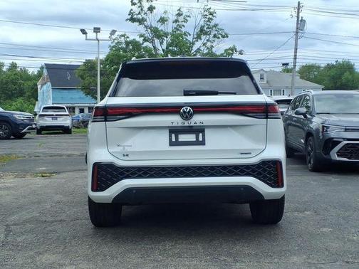 Opal White Pearl Effect 2025 Volkswagen Tiguan 2.0T SE R-Line Black