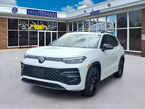 Opal White Pearl Effect 2025 Volkswagen Tiguan 2.0T SE R-Line Black