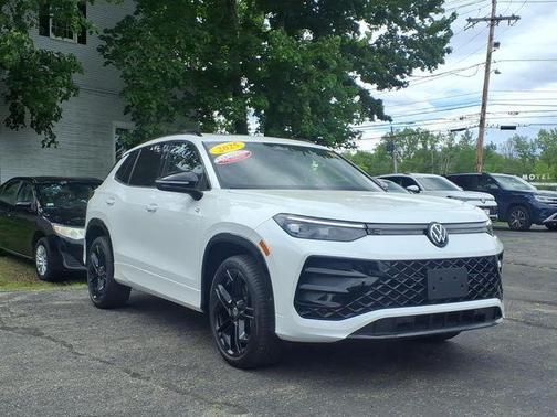 Opal White Pearl Effect 2025 Volkswagen Tiguan 2.0T SE R-Line Black