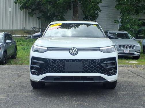 Opal White Pearl Effect 2025 Volkswagen Tiguan 2.0T SE R-Line Black