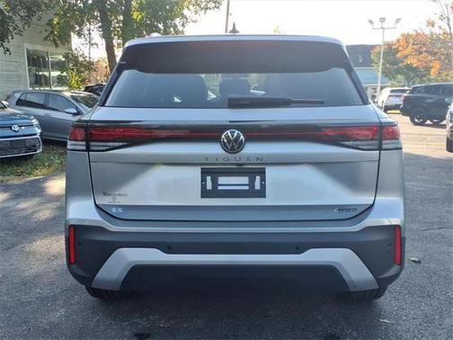 2025 Volkswagen Tiguan 2.0T SE