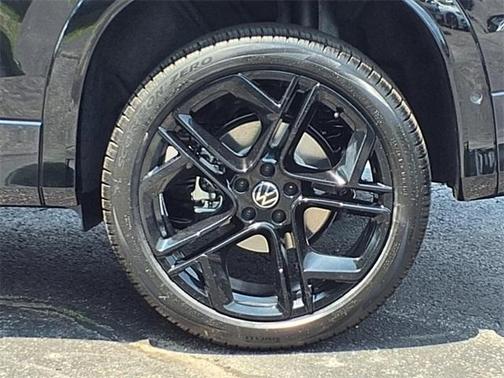 2025 Volkswagen Tiguan 2.0T SE R-Line Black