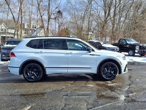 2024 Volkswagen Tiguan 2.0T SE R-Line Black