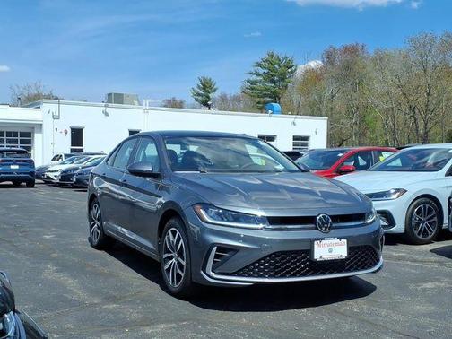 Platinum Gray Metallic 2026 Volkswagen Jetta 1.5T SE