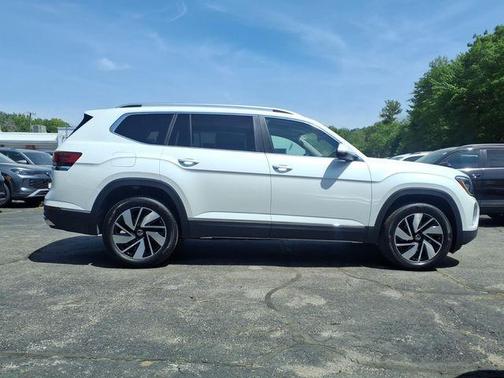 Opal White Pearl 2026 Volkswagen Atlas 2.0T SEL