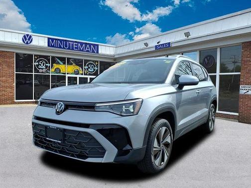 Pyrite Silver Metallic 2025 Volkswagen Taos 1.5T SE
