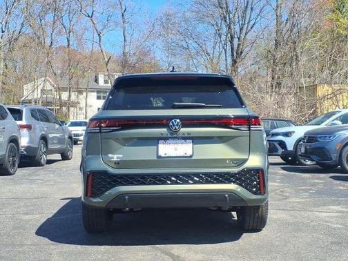Avocado Green W/Black Roof 2026 Volkswagen Tiguan 2.0T SE R-Line Black