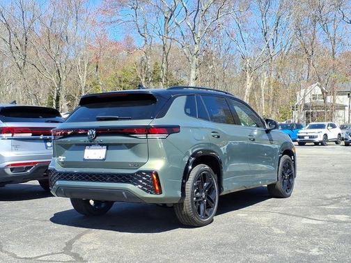 Avocado Green W/Black Roof 2026 Volkswagen Tiguan 2.0T SE R-Line Black