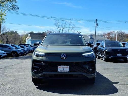 Avocado Green W/Black Roof 2026 Volkswagen Tiguan 2.0T SE R-Line Black