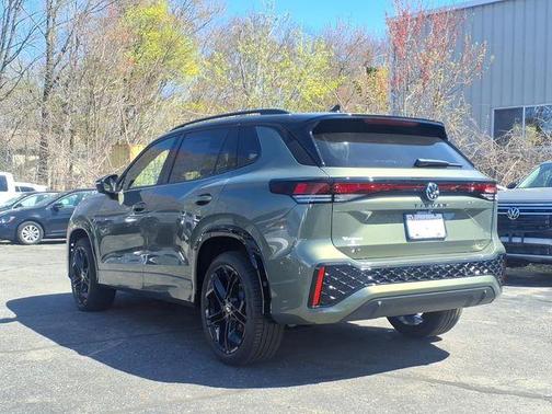 Avocado Green  W/Black Roof 2026 Volkswagen Tiguan 2.0T SE R-Line Black