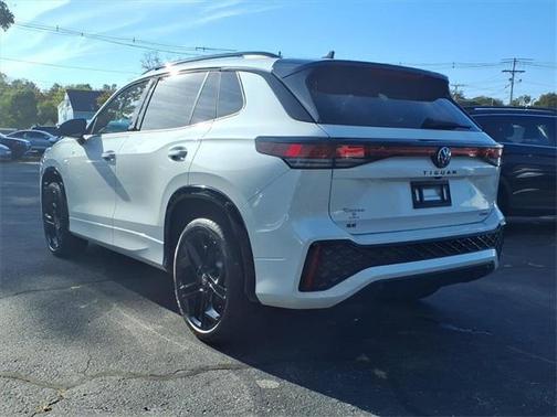 2025 Volkswagen Tiguan 2.0T SE R-Line Black