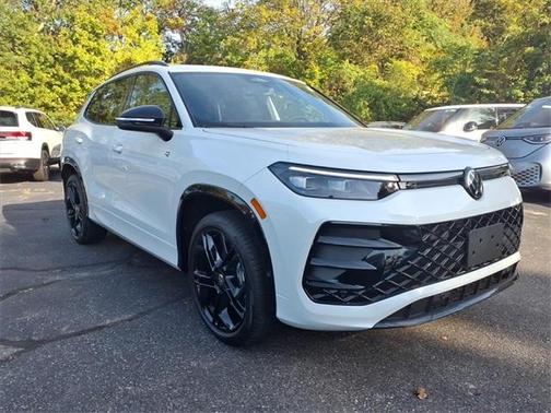 2025 Volkswagen Tiguan 2.0T SE R-Line Black