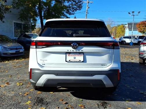 2025 Volkswagen Tiguan 2.0T SE