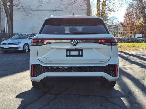 2026 Volkswagen Tiguan 2.0T SEL R-Line