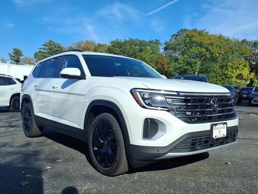 Opal White Pearl 2026 Volkswagen Atlas 2.0T SE w/Technology