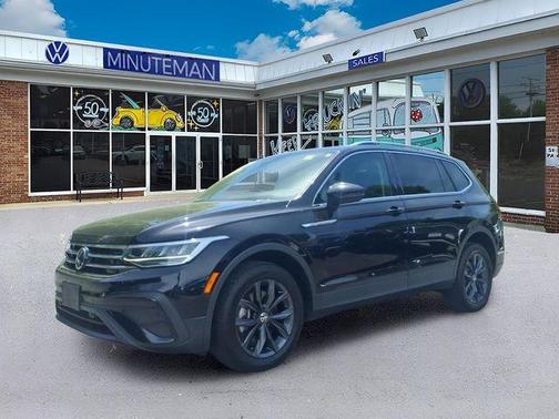Deep Black Pearl Effect 2022 Volkswagen Tiguan 2.0T SE