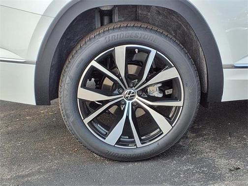 2025 Volkswagen Atlas 2.0T SEL Premium R-Line