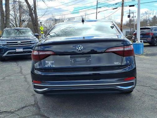 Deep Black Pearl Effect 2023 Volkswagen Jetta 1.5T SEL