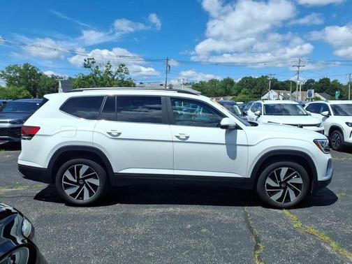 Pure White 2024 Volkswagen Atlas 2.0T SE