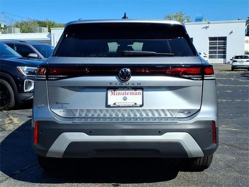 2025 Volkswagen Tiguan 2.0T SE