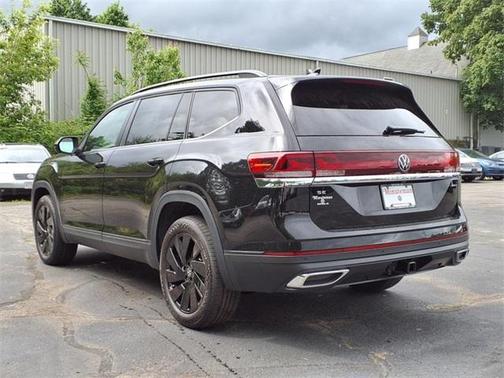 2025 Volkswagen Atlas 2.0T SE