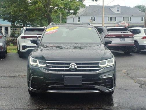 Deep Black Pearl Effect 2022 Volkswagen Tiguan 2.0T SEL R-Line