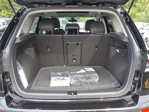 2025 Volkswagen Taos 1.5T SE Black