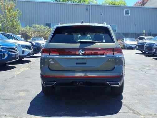 Green 2026 Volkswagen Atlas 2.0T SE W/TECHNOLOGY