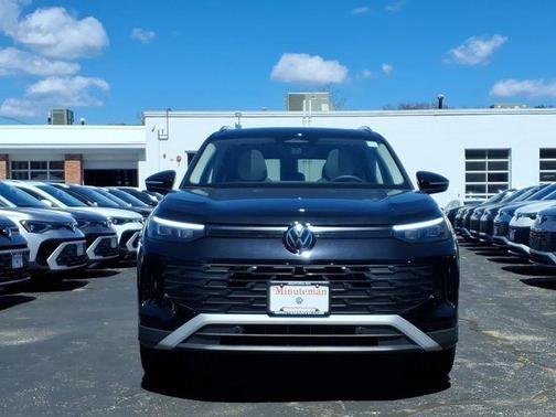 Deep Black Pearl Effect 2026 Volkswagen Tiguan 2.0T SE