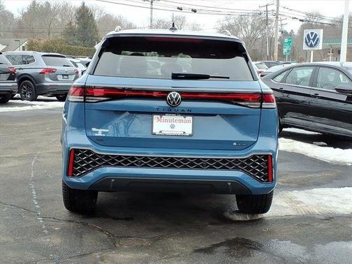 Monterey Blue Pearl 2026 Volkswagen Tiguan 2.0T SE R-Line Black