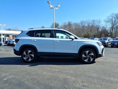 2025 Volkswagen Taos 1.5T SE