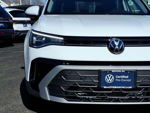 Pure White 2025 Volkswagen Taos 1.5T SE